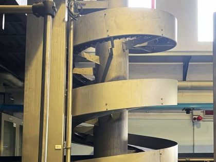 Ambaflex conveyor. Used and refurbished Ambaflex bundle elevator. Discover it online!