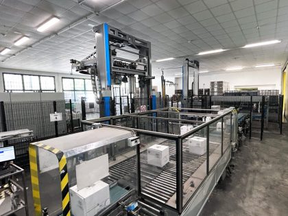 Pallettizzatore KOSME Palpack PD, capace di pallettizzare fino a 14.400 bph in confezioni wrap-vassoio-film. Scopri tutti i dettagli tecnici