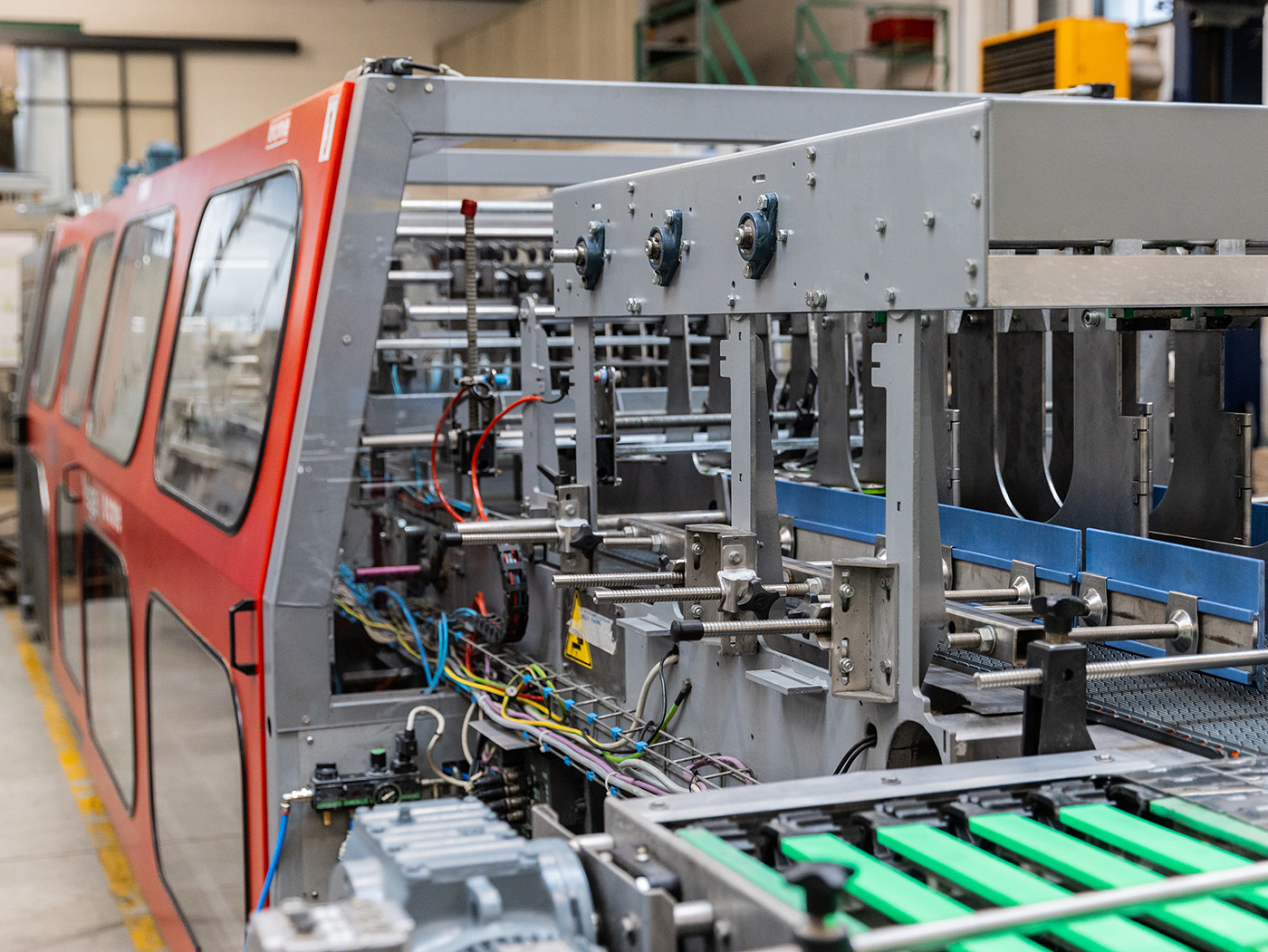 Efficiency and versatility for the canning industry: BBM delivers a refurbished OCME Vega X30V shrink wrapper