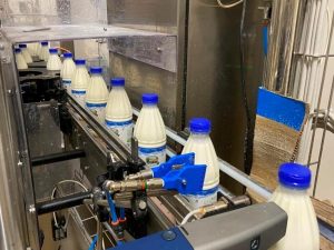 Cómo elegir la línea de embotellado de leche entre nueva, usada y renovada. Lea la guía y optimice su producción de leche