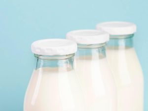 How to choose a milk bottling line: new, used or refurbished. Read the guide and optimise your milk production