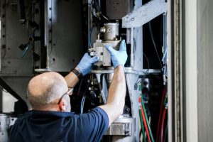 Predictive maintenance for bottling plants: strategies and costs. Advice from the Service Director at BBM. Request a free audit