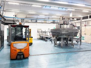 Reubicación exprés de la línea de embotellado KRONES en solo una semana: el proyecto de BBM para Acqua Smeraldina. Mira el time-lapse.