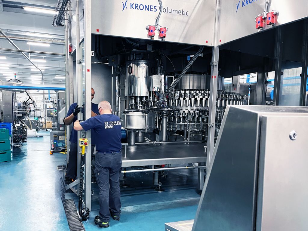 Smontaggio lampo di linea KRONES in una sola settimana