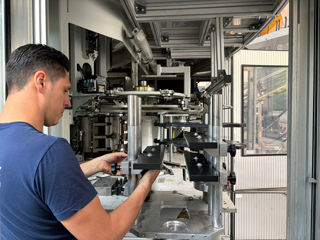 Sidel blow molder maintenance for Logoplaste: technical audit, spare parts and preparation of an SBO 10 Universal PH destined for Brazil